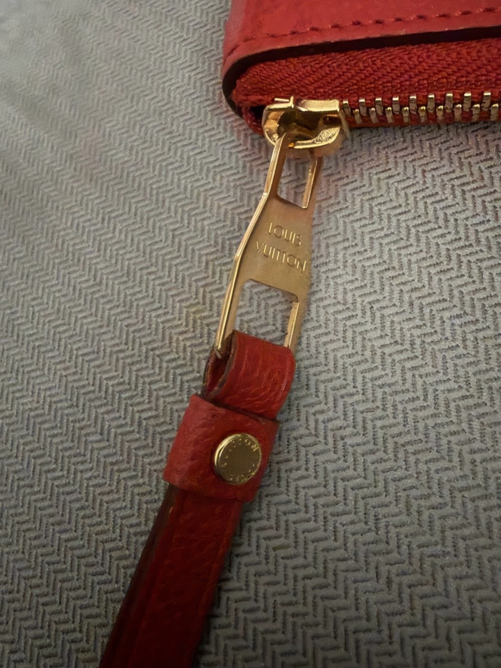 Louis Vuitton - Coral Red Monogram Empreinte Zippy Wallet - Picture 4 of 16